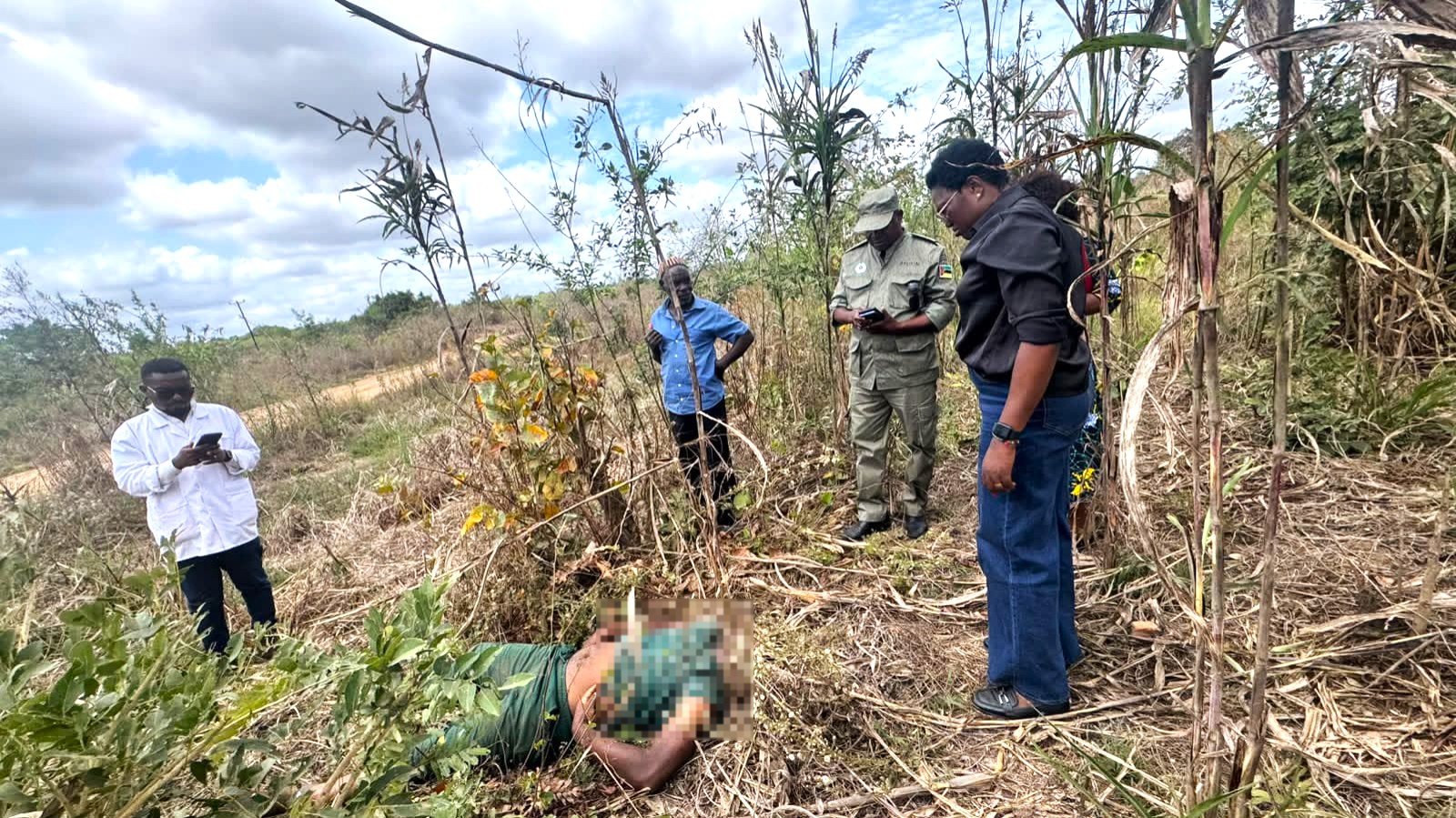 Tragédia em Nampula: Três pessoas são encontradas decapitadas ao lado de carro incendiado